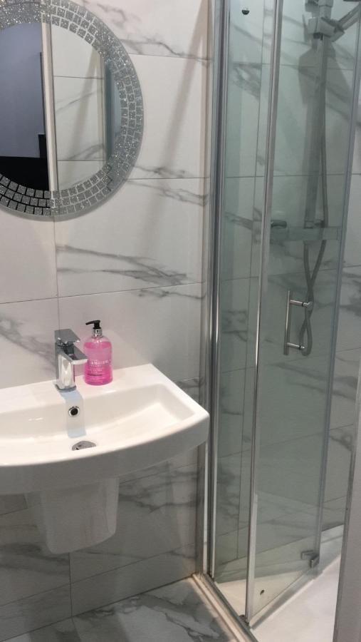 Grand Bleu - London - Next To Piccadilly Line Tube Station & Brand New Facilities Londres Exterior foto