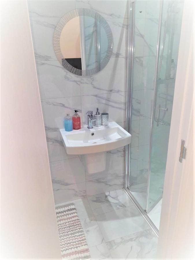 Grand Bleu - London - Next To Piccadilly Line Tube Station & Brand New Facilities Londres Exterior foto