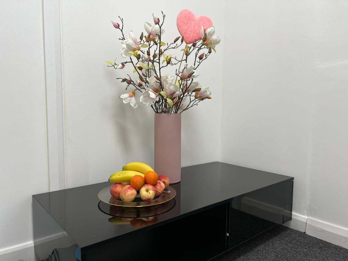 Grand Bleu - London - Next To Piccadilly Line Tube Station & Brand New Facilities Londres Exterior foto