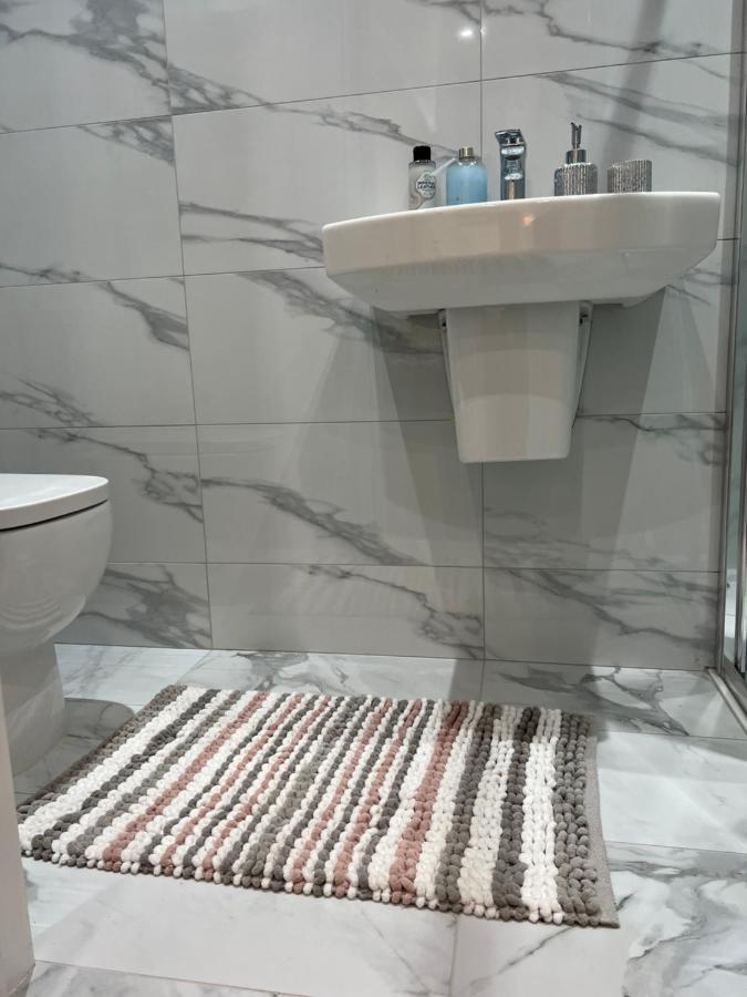 Grand Bleu - London - Next To Piccadilly Line Tube Station & Brand New Facilities Londres Exterior foto