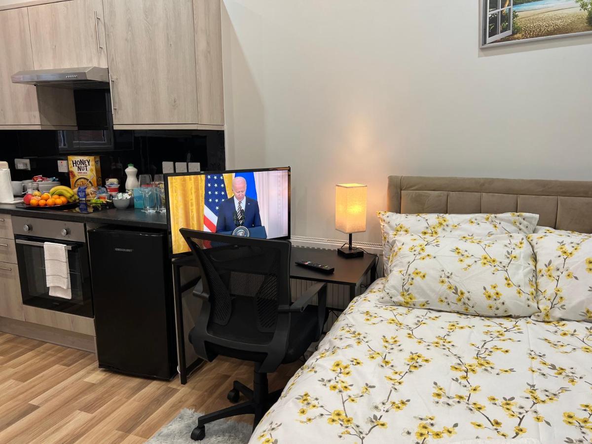 Grand Bleu - London - Next To Piccadilly Line Tube Station & Brand New Facilities Londres Exterior foto