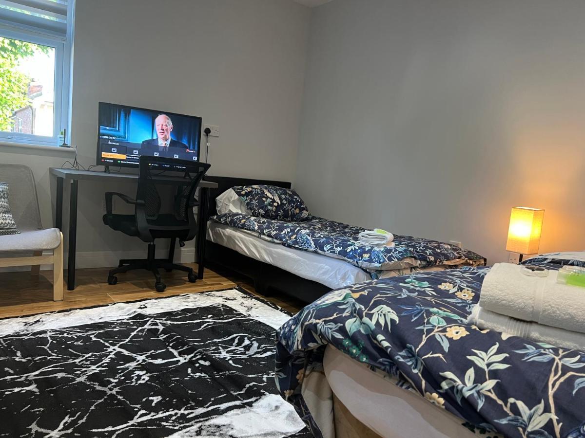 Grand Bleu - London - Next To Piccadilly Line Tube Station & Brand New Facilities Londres Exterior foto