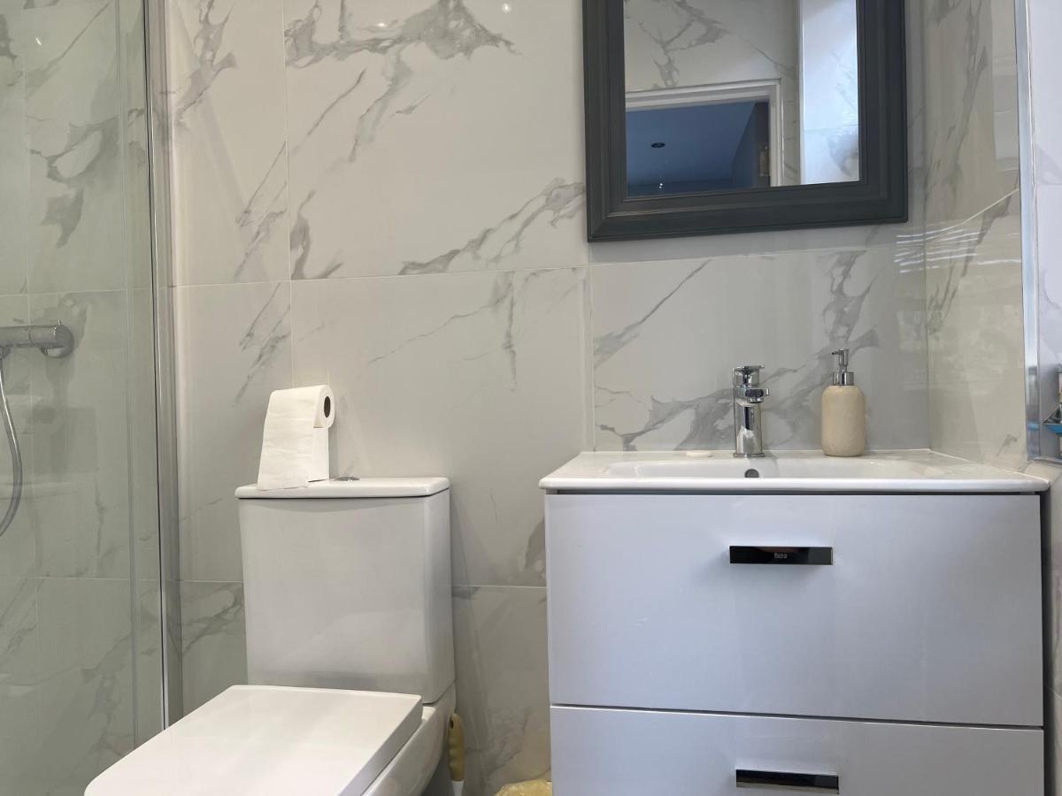 Grand Bleu - London - Next To Piccadilly Line Tube Station & Brand New Facilities Londres Exterior foto