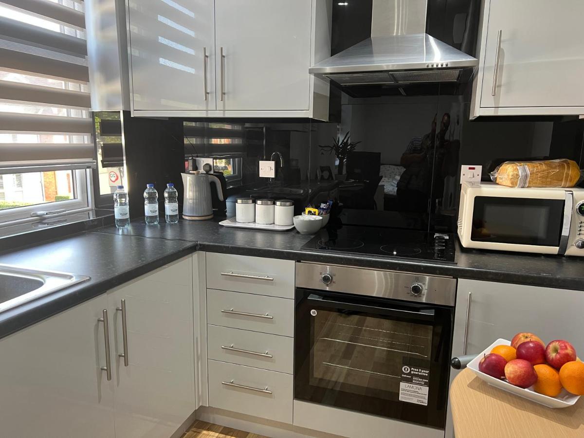 Grand Bleu - London - Next To Piccadilly Line Tube Station & Brand New Facilities Londres Exterior foto