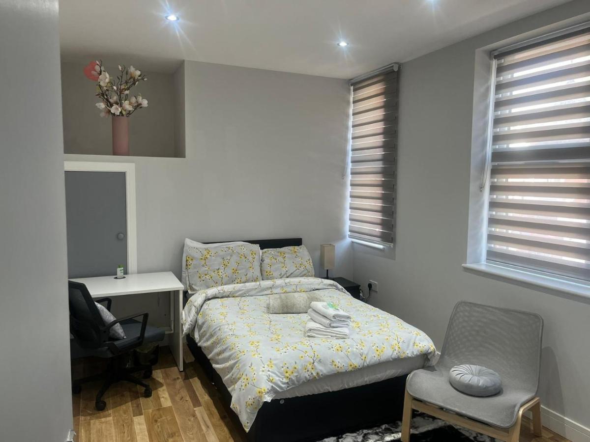 Grand Bleu - London - Next To Piccadilly Line Tube Station & Brand New Facilities Londres Exterior foto