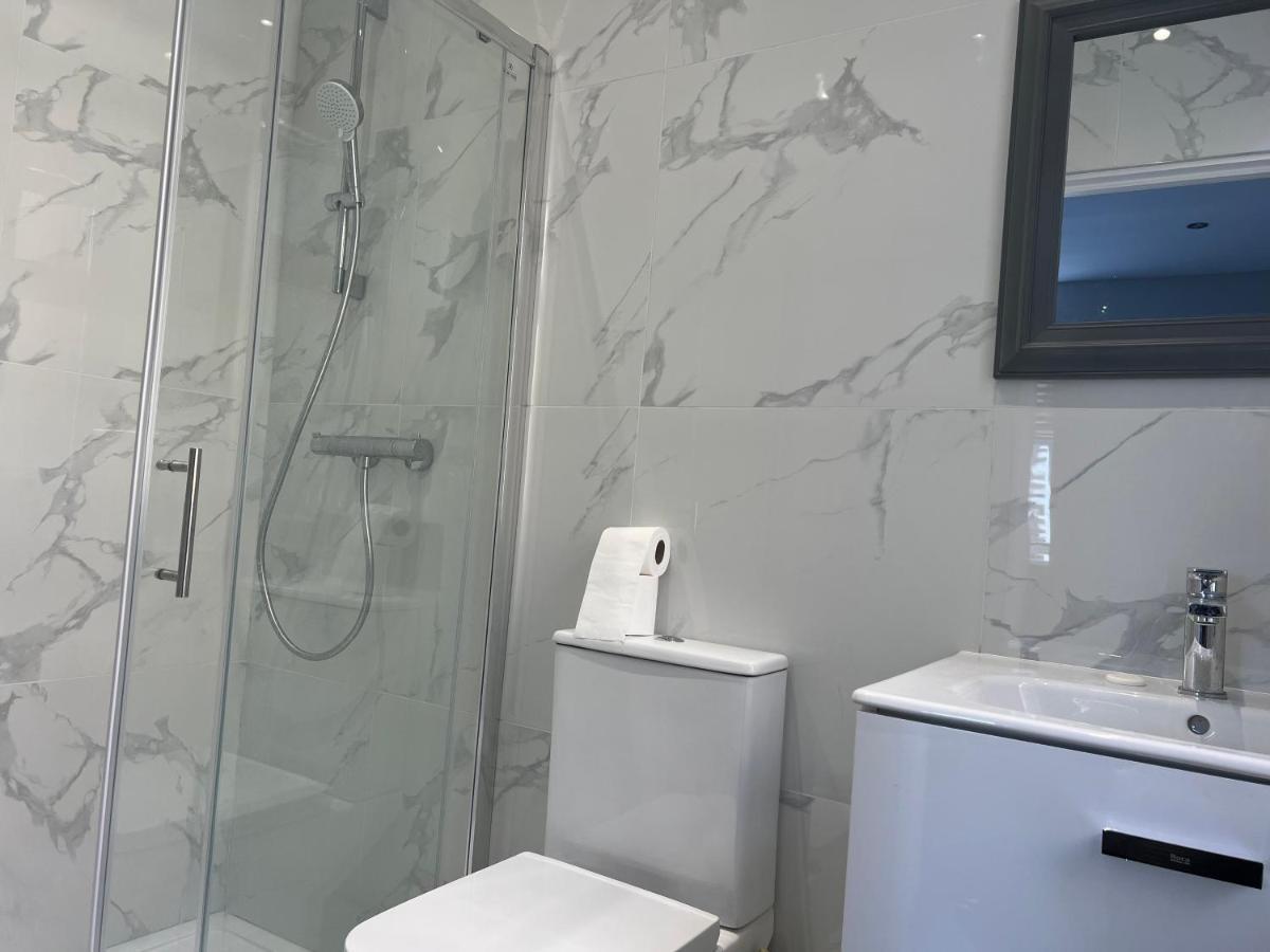 Grand Bleu - London - Next To Piccadilly Line Tube Station & Brand New Facilities Londres Exterior foto