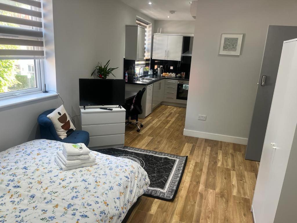 Grand Bleu - London - Next To Piccadilly Line Tube Station & Brand New Facilities Londres Exterior foto