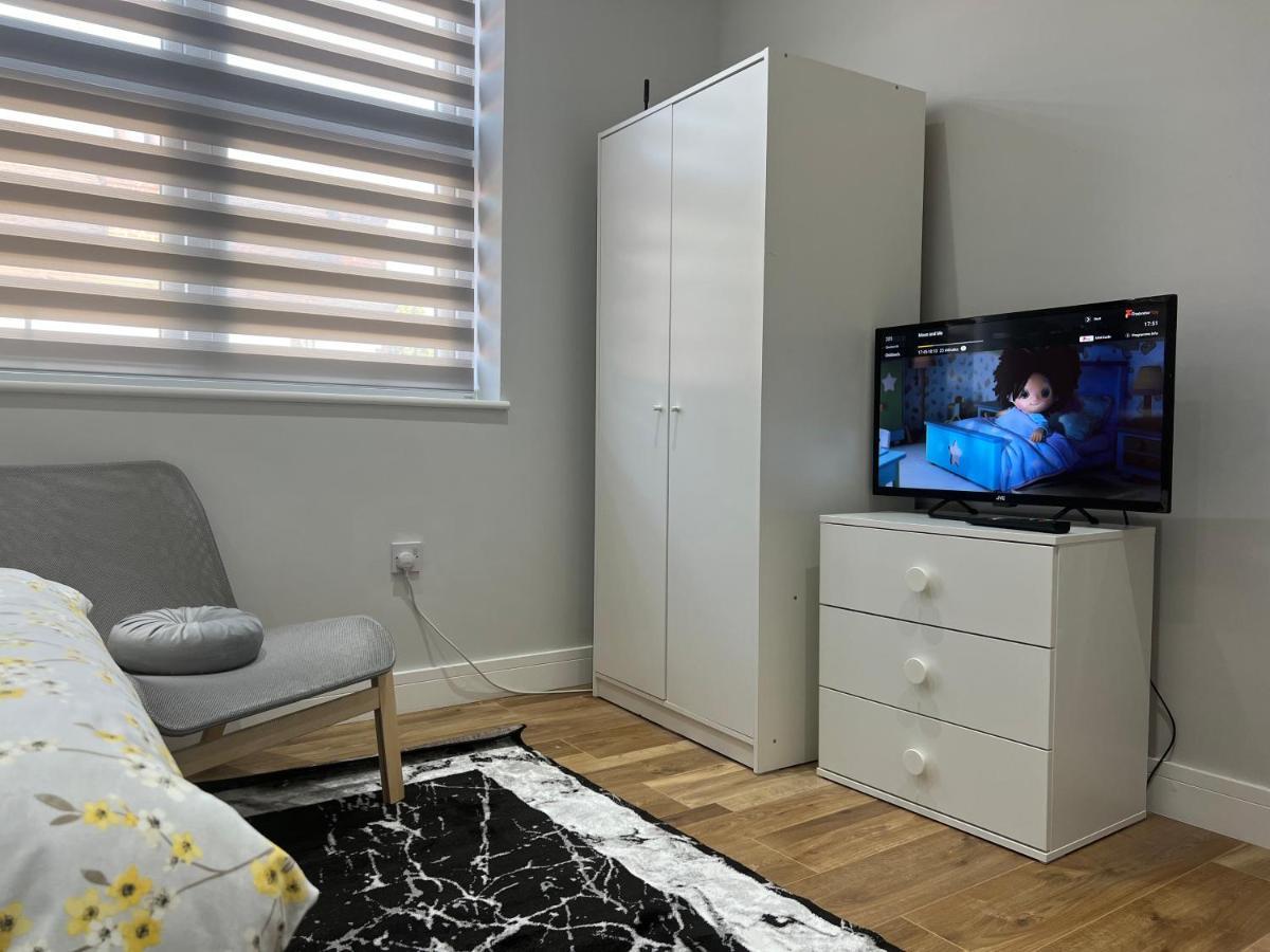 Grand Bleu - London - Next To Piccadilly Line Tube Station & Brand New Facilities Londres Exterior foto